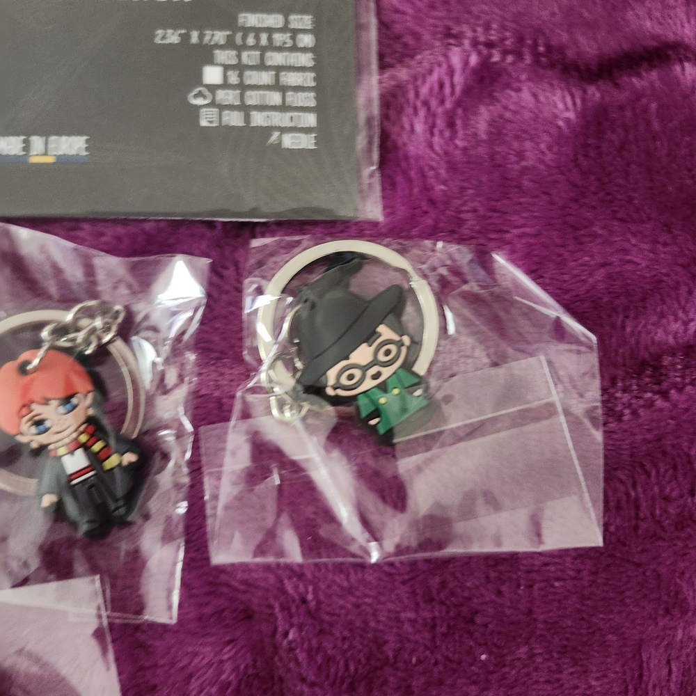 Harry Potter Quidditch Cross Stitch & Keychains Lot - Picture 5 of 6